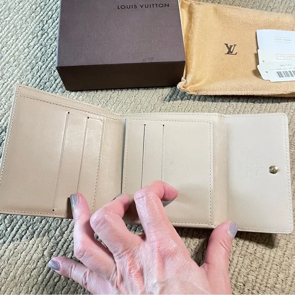 Louis Vuitton Porte Monnaie Bi-fold Wallet M91167 Monogram Vernis Beige